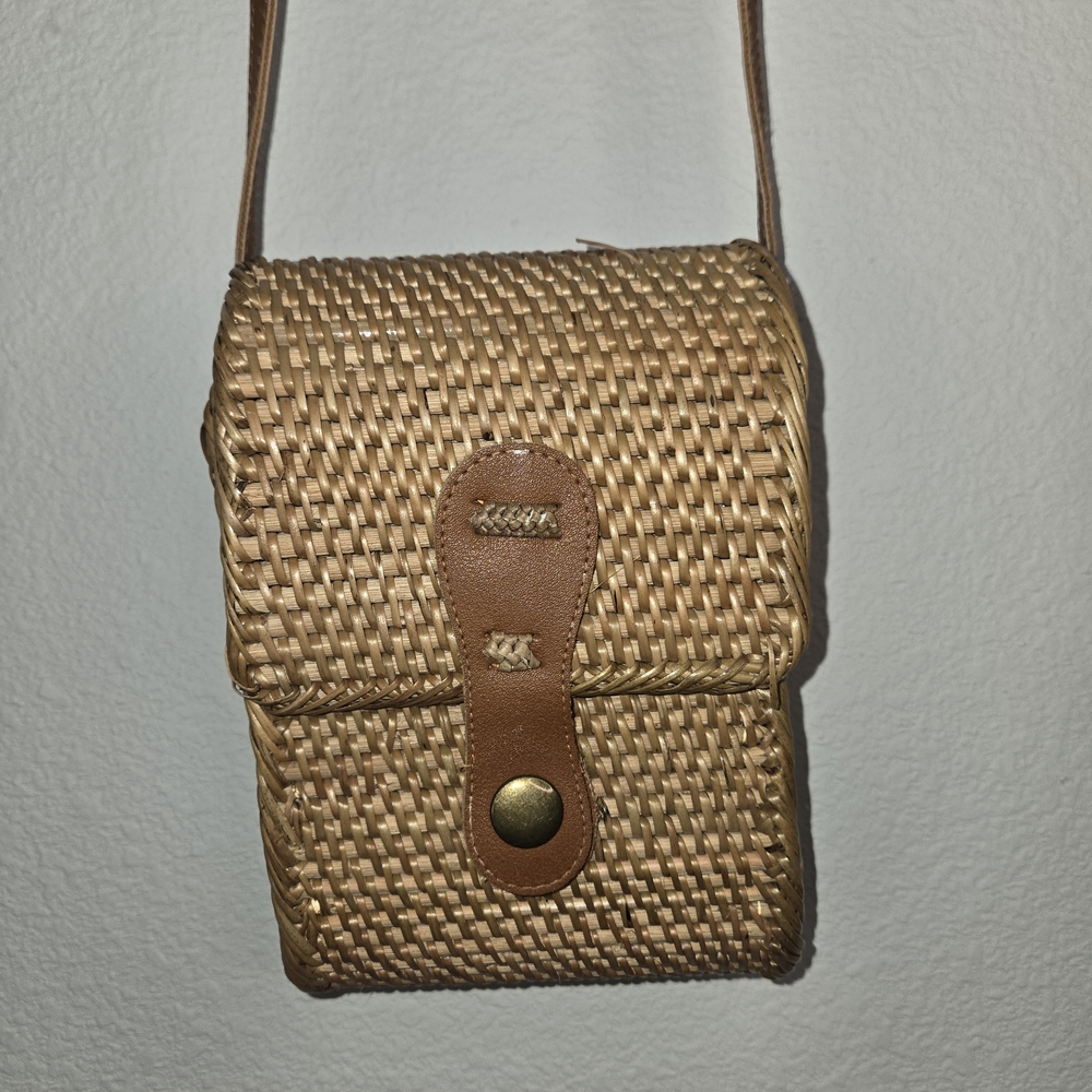 Chic Straw Crossbody Bag - Tan